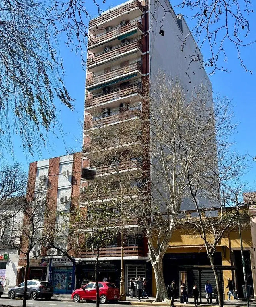 VENTA DEPARTAMENTO 5 AMB. AL FRENTE C/BAL BARRACAS 5