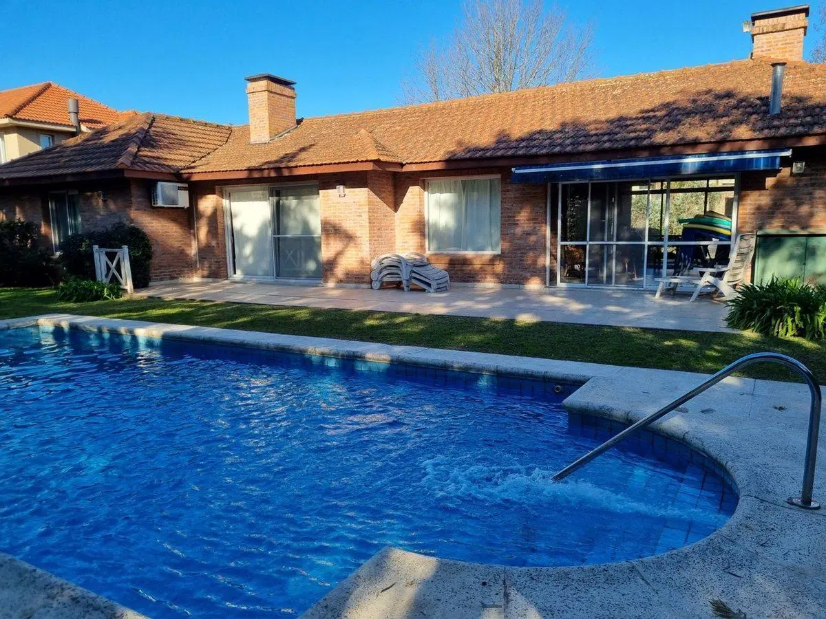 Casa en una planta c/ PISCINA climatizada 3