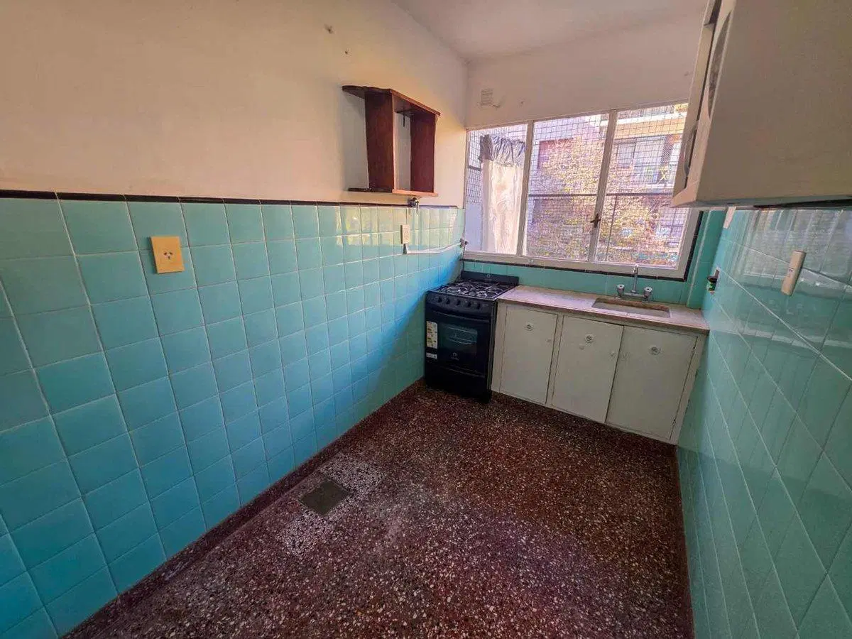 VENTA 2 AMB. CON BALCON Y BAJAS EXPENSAS! 3