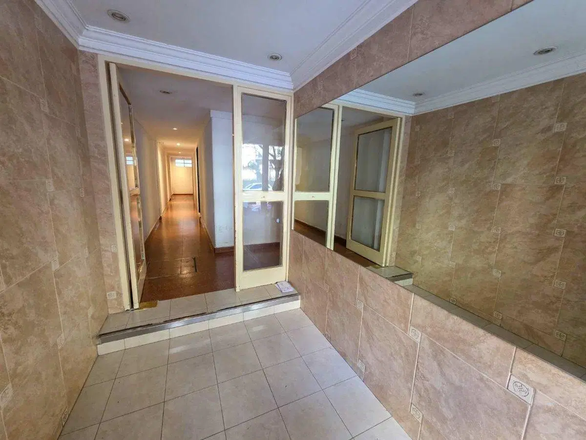 VENTA 2 AMB. CON BALCON Y BAJAS EXPENSAS! 2