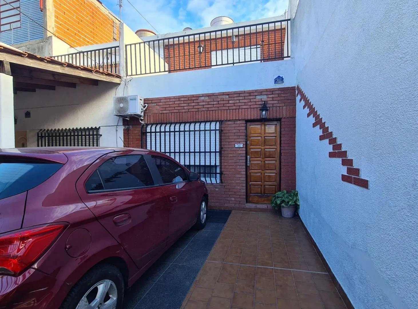 DÚPLEX 4 AMBIENTES, COCHERA Y PATIO EN LA TABLADA. 2