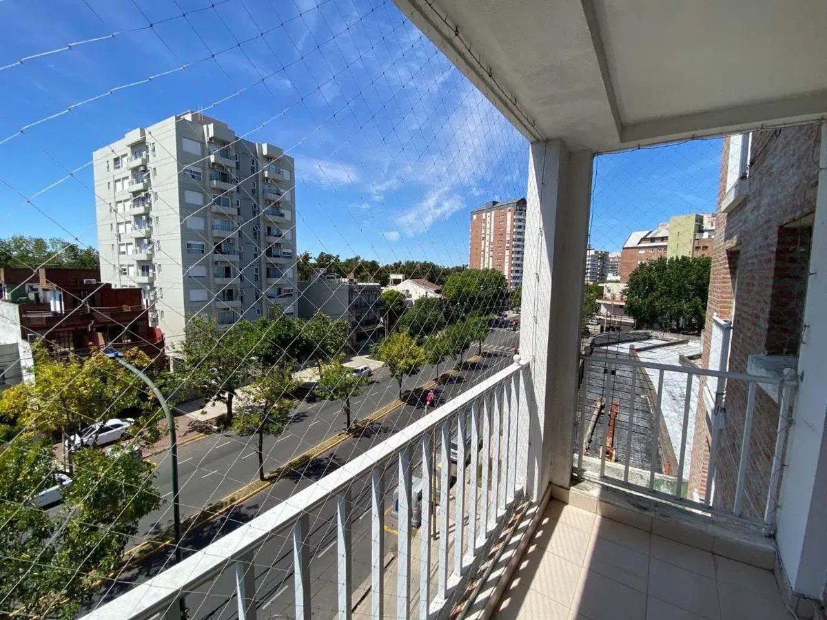 VENTA DEPTO 3 AMBIENTES COCHERA BAULERA Y LUMINOSO 4