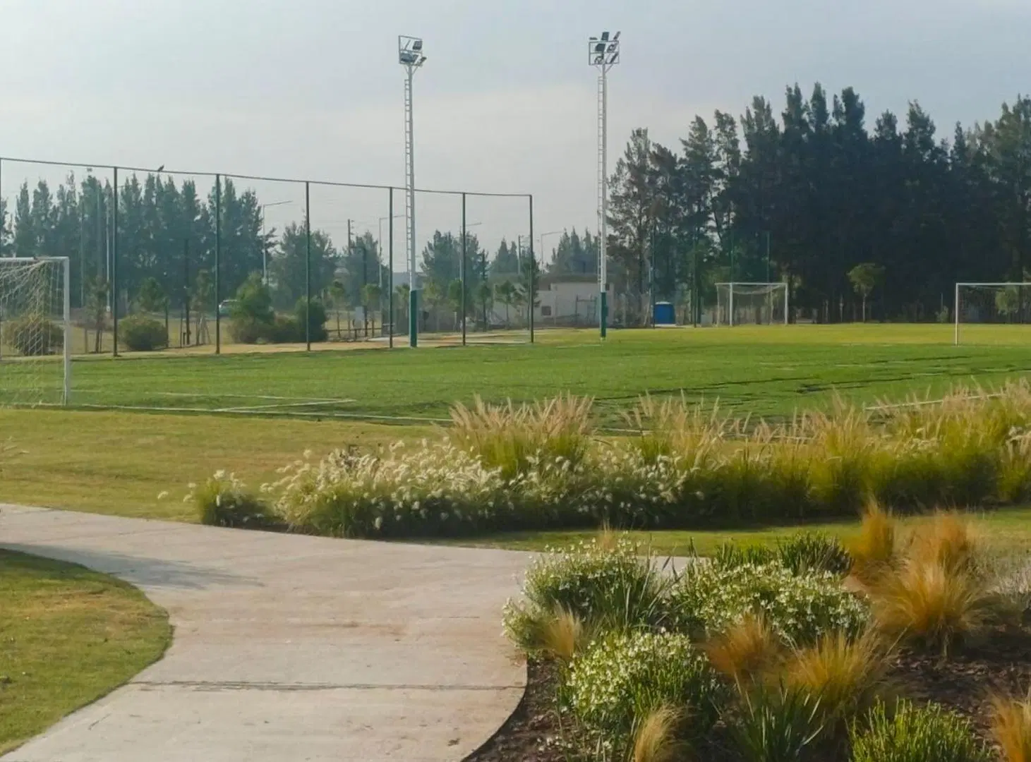 VENTA DE TERRENO EN BARRIO LAS VICTORIAS - CANNING 8