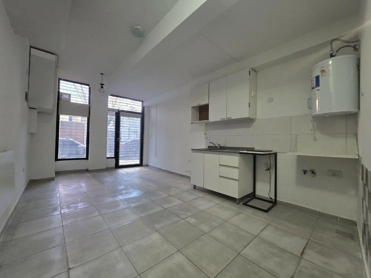 VENTA. MONOAMBIENTE APTO COMERCIAL EN PARQUE CHAS 2