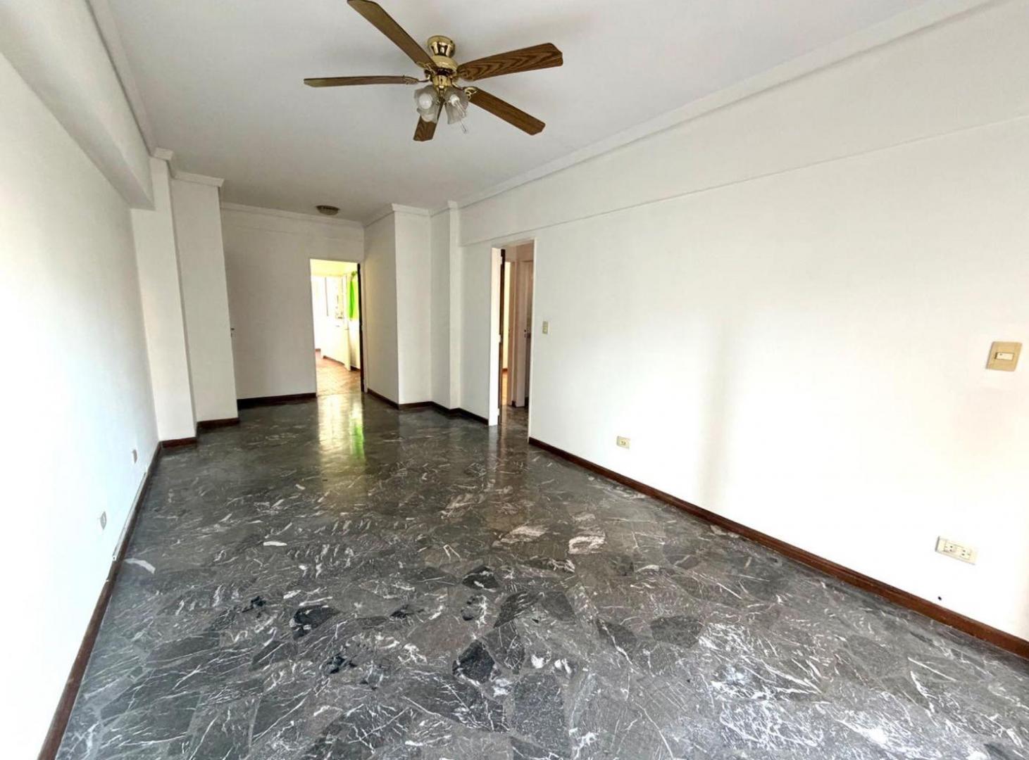 Foto de Departamento 3 ambientes más dependencia V Urquiza, imagen 2