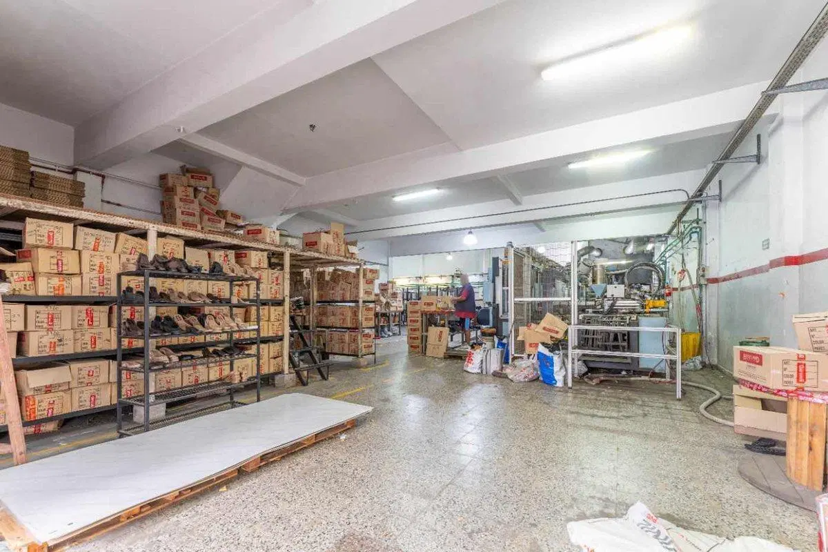 GALPÓN INDUSTRIAL EN ALQUILER 1200 M² VILLA LYNCH 4