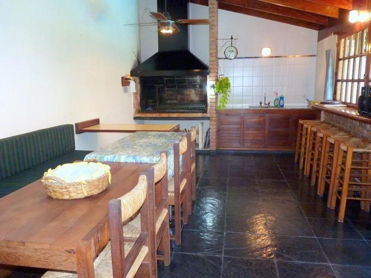 Foto de Casa 4 amb c/dependencia, jardín, pileta y cochera, imagen 5