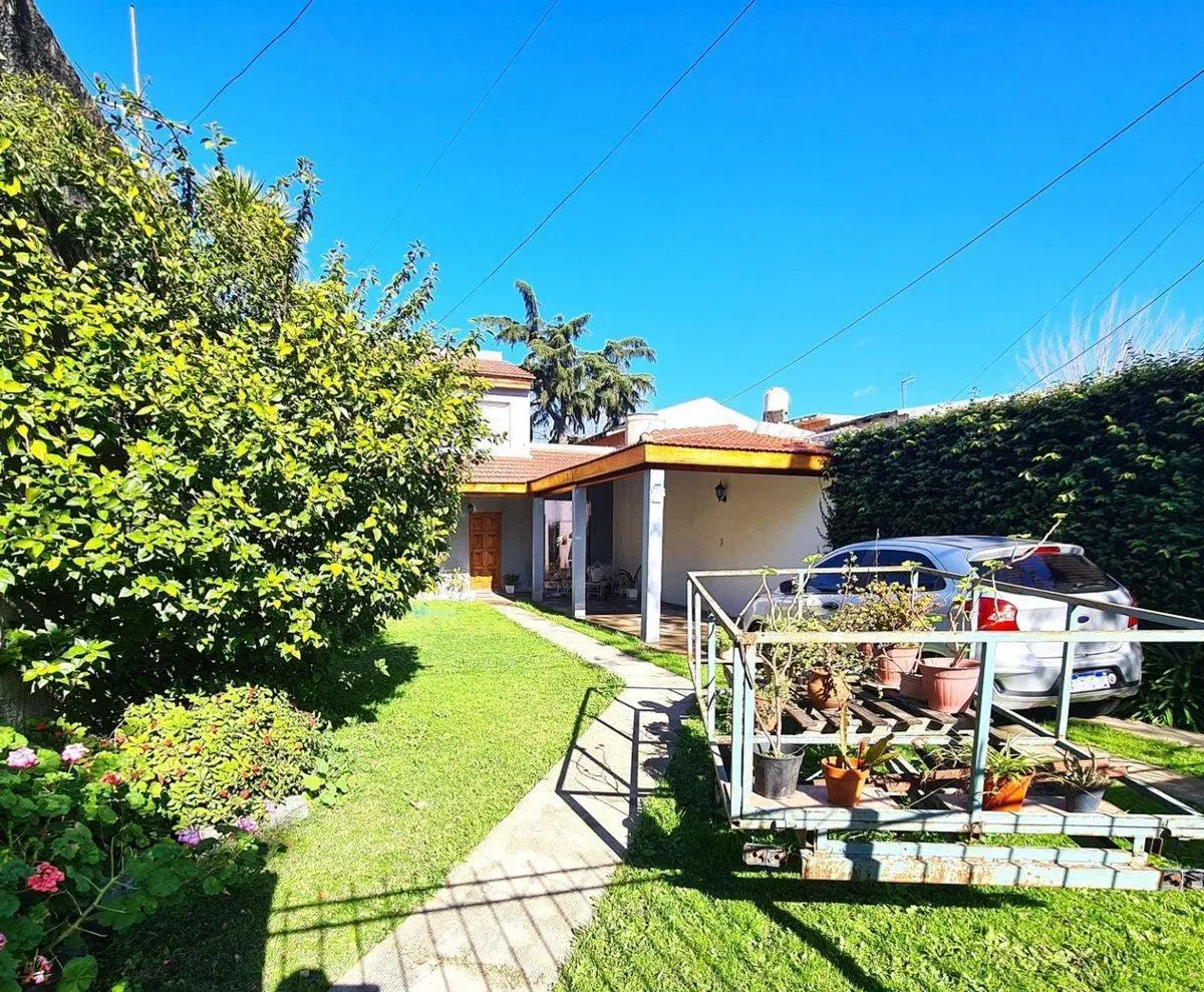CASA CHALET CON TERRENO PROPIO Y DEPTO EN P.ALTA 5