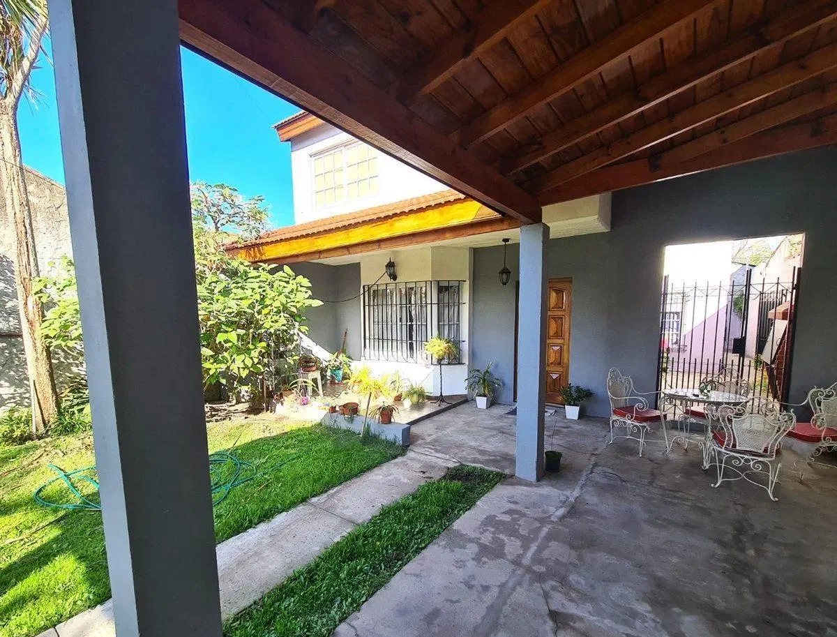 CASA CHALET CON TERRENO PROPIO Y DEPTO EN P.ALTA 2