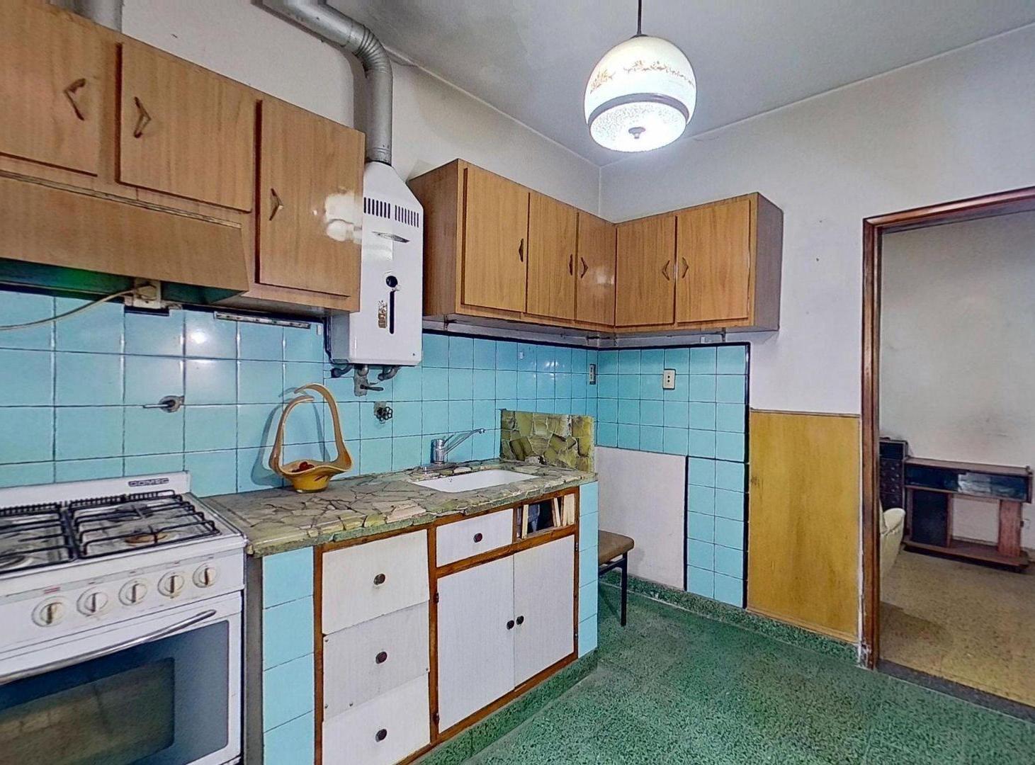 Foto de VENTA CASA 4 AMBIENTES CON PATIO Y COCHERA - CABA, imagen 4