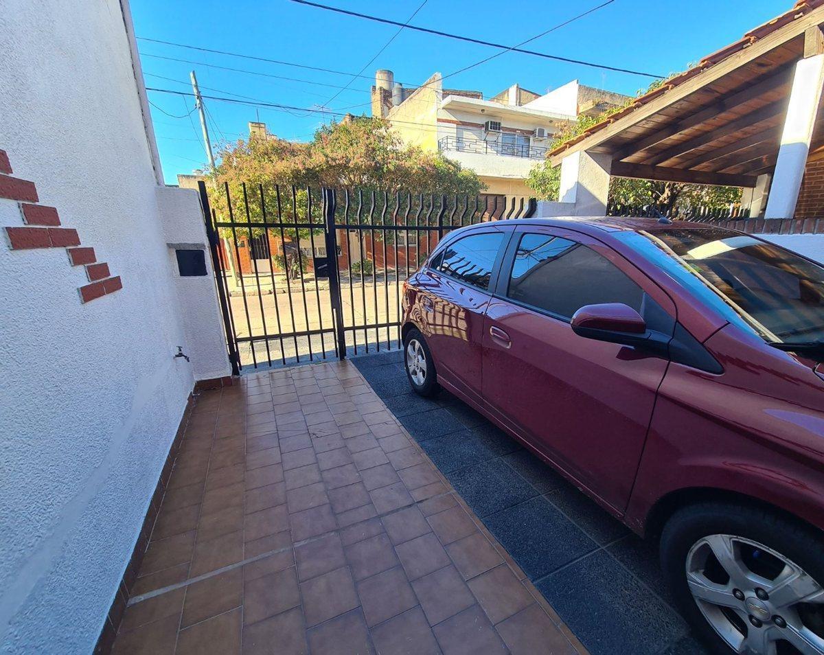 Foto de DÚPLEX 4 AMBIENTES, COCHERA Y PATIO EN LA TABLADA., imagen 1