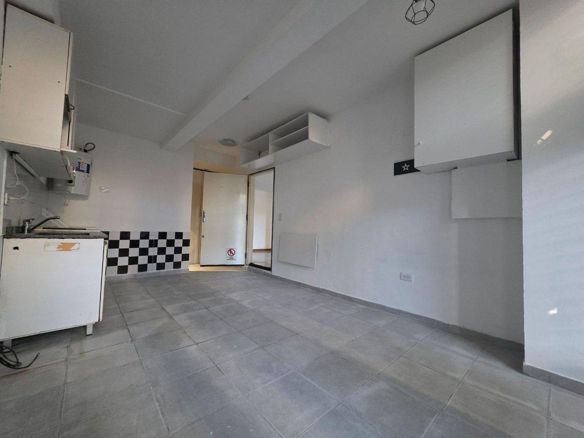 Foto de VENTA. LOCAL COMERCIAL DE 23 M2. PARQUE CHAS, CABA, imagen 2