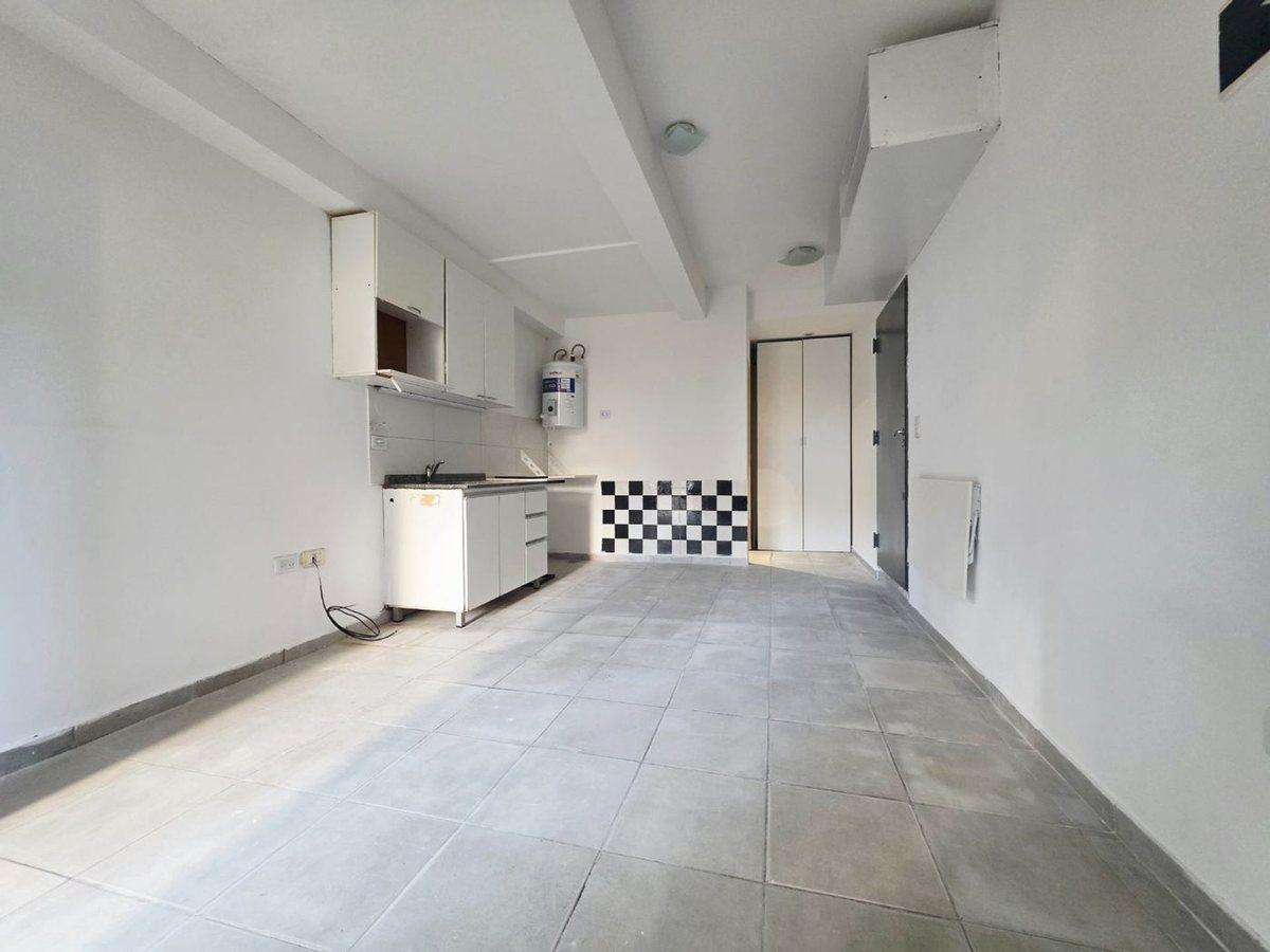 Foto de VENTA. LOCAL COMERCIAL DE 23 M2. PARQUE CHAS, CABA, imagen 1