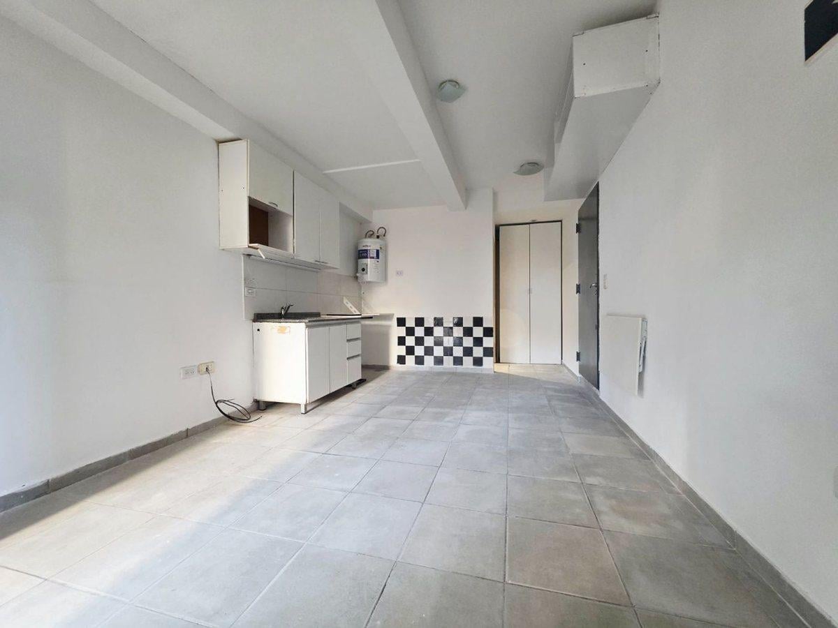 Foto de VENTA. MONOAMBIENTE APTO COMERCIAL EN PARQUE CHAS, imagen 2