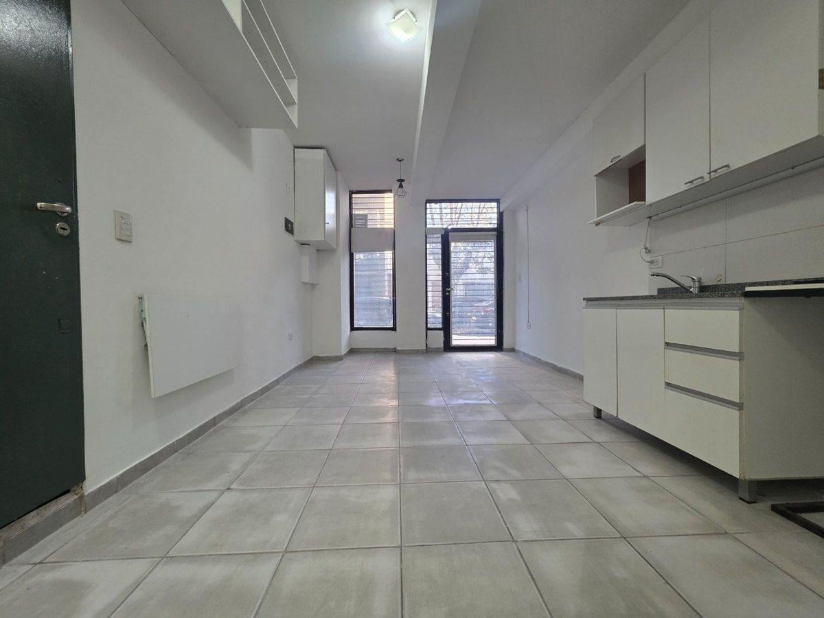 VENTA. MONOAMBIENTE APTO COMERCIAL EN PARQUE CHAS