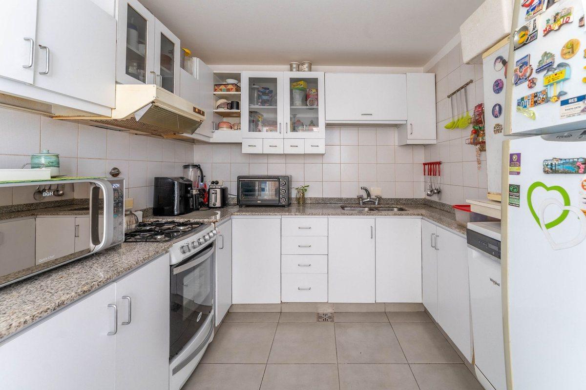 Foto de Venta Casa de 7 amb. con doble cochera y patio, imagen 3
