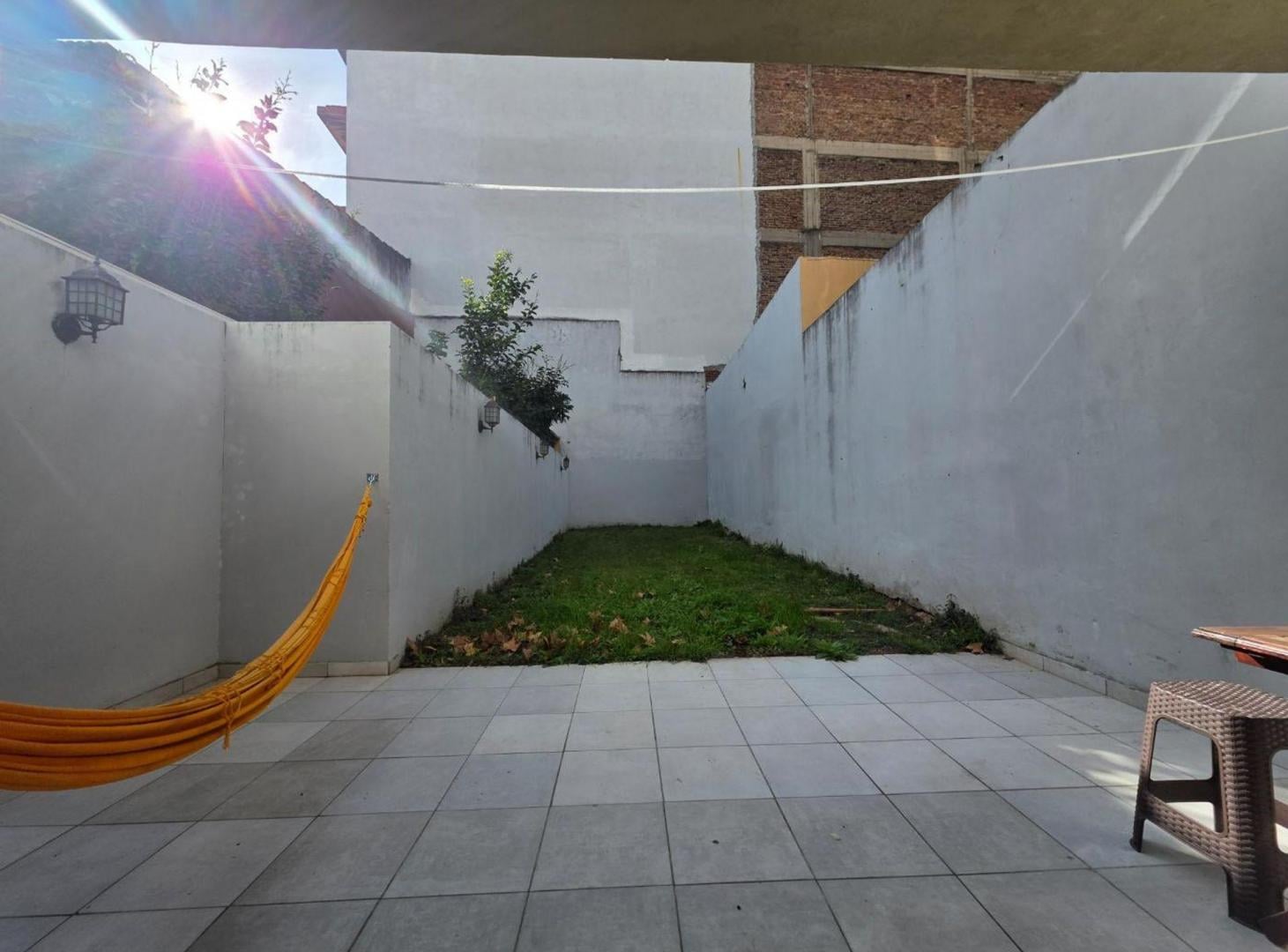 Foto de VENTA. MONOAMBIENTE PATIO Y JARDÍN. PARQUE CHAS, imagen 2
