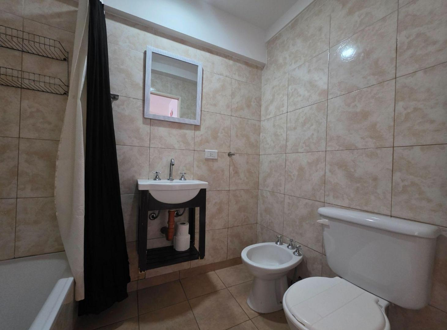 Foto de VENTA. MONOAMBIENTE PATIO Y JARDÍN. PARQUE CHAS, imagen 1