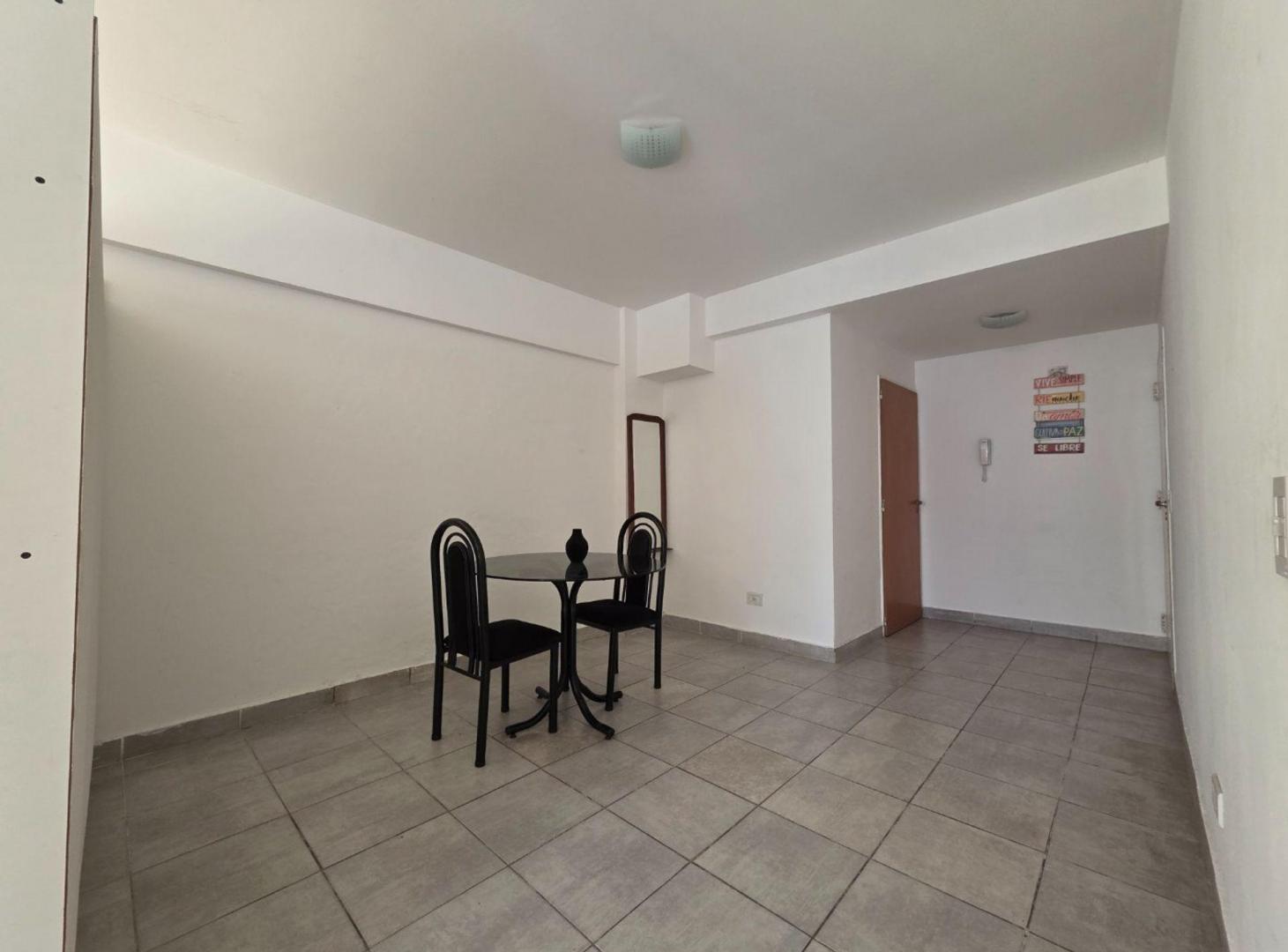 Foto de VENTA. MONOAMBIENTE PATIO Y JARDÍN. PARQUE CHAS, imagen 5