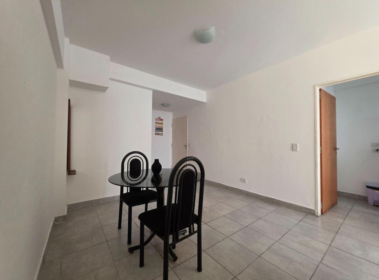 Foto de VENTA. MONOAMBIENTE PATIO Y JARDÍN. PARQUE CHAS, imagen 4