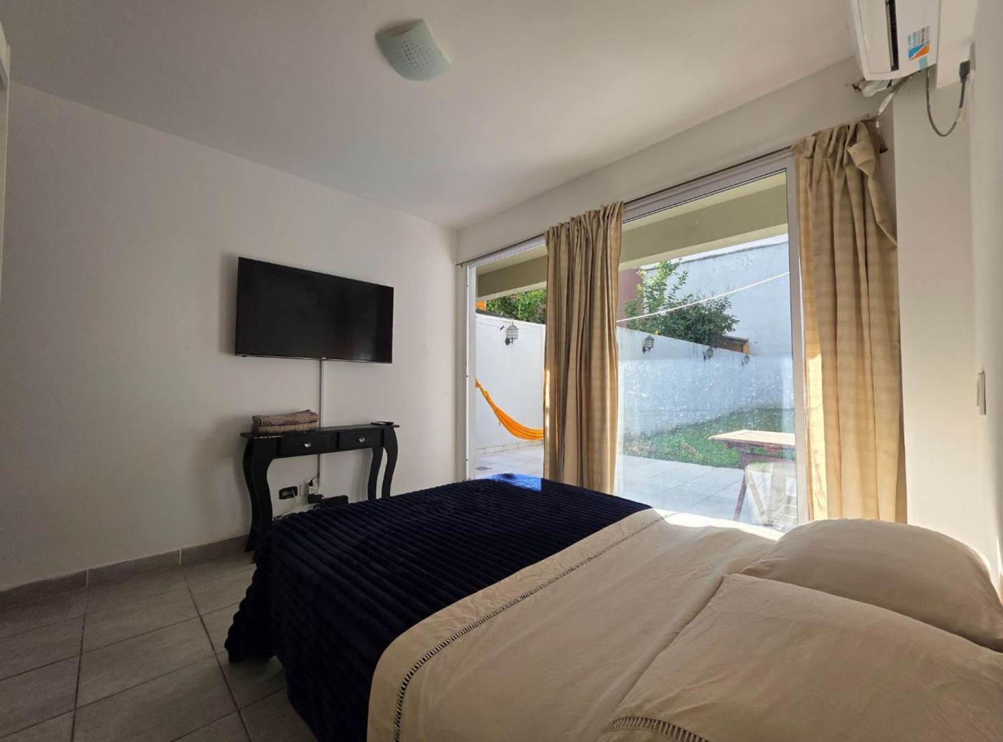 Foto de VENTA. MONOAMBIENTE PATIO Y JARDÍN. PARQUE CHAS, imagen 3