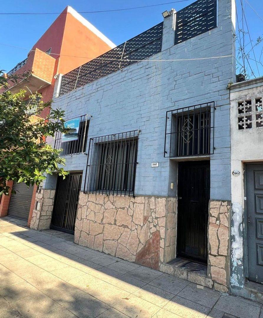 Foto de VENTA CASA 6 AMBIENTES CON COCHERA FLORES CABA, imagen 2