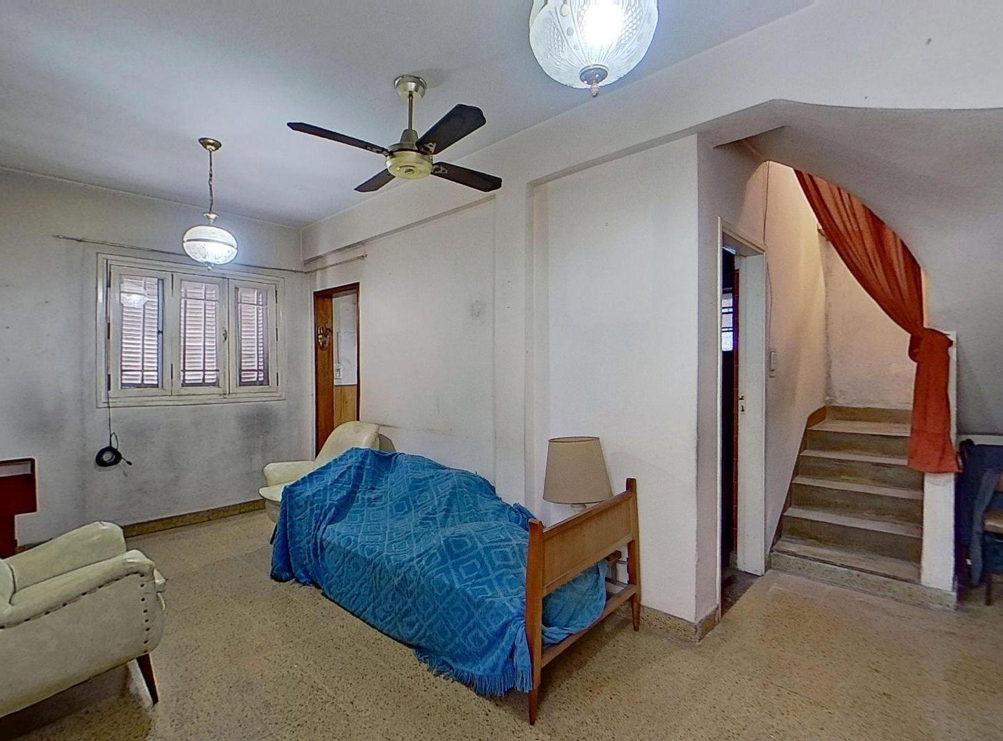Foto de VENTA CASA 4 AMBIENTES CON PATIO Y COCHERA - CABA, imagen 2