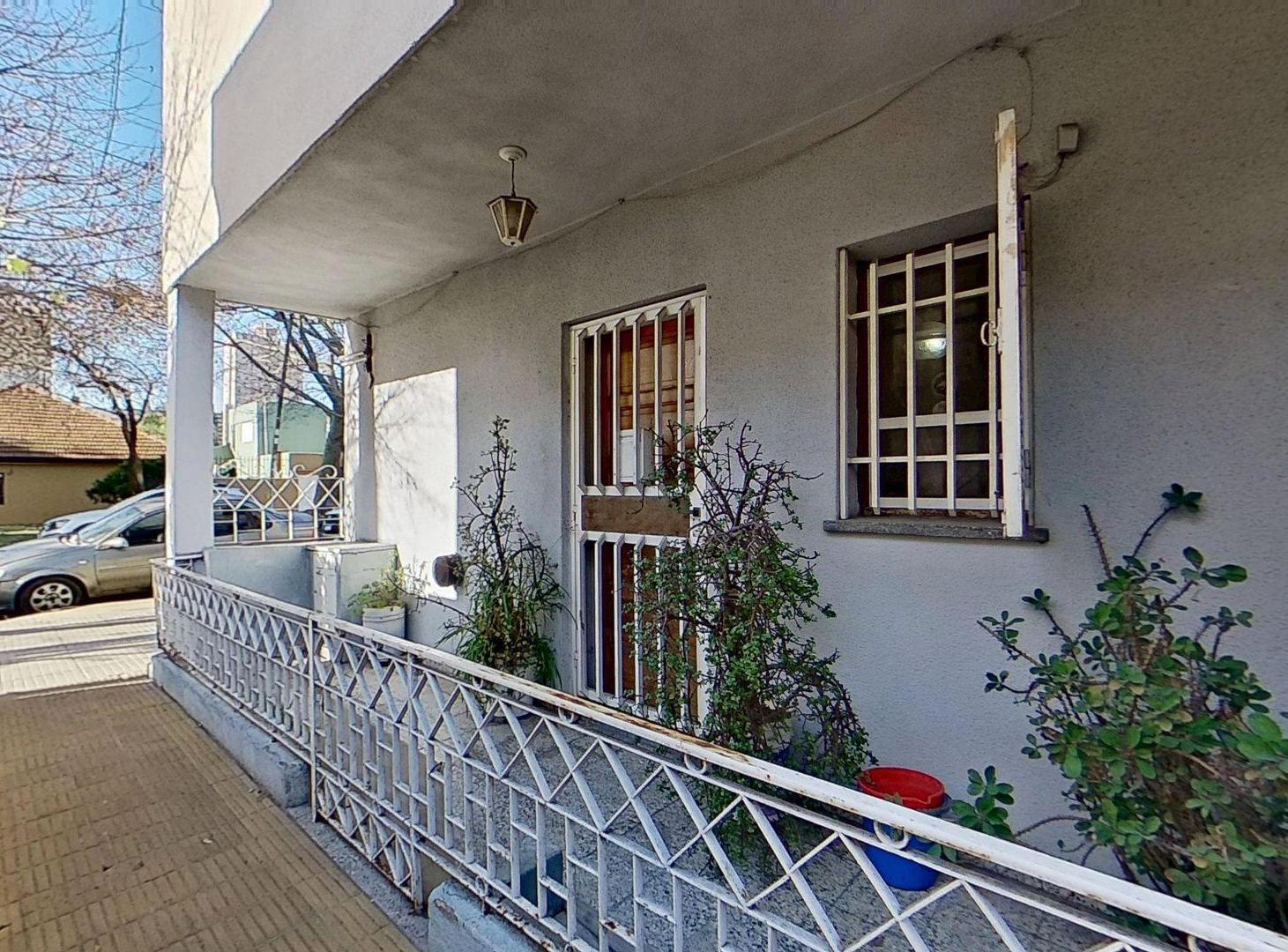 Foto de VENTA CASA 4 AMBIENTES CON PATIO Y COCHERA - CABA, imagen 3