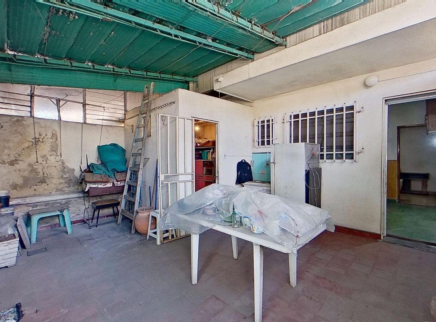 Foto de VENTA CASA 4 AMBIENTES CON PATIO Y COCHERA - CABA, imagen 4