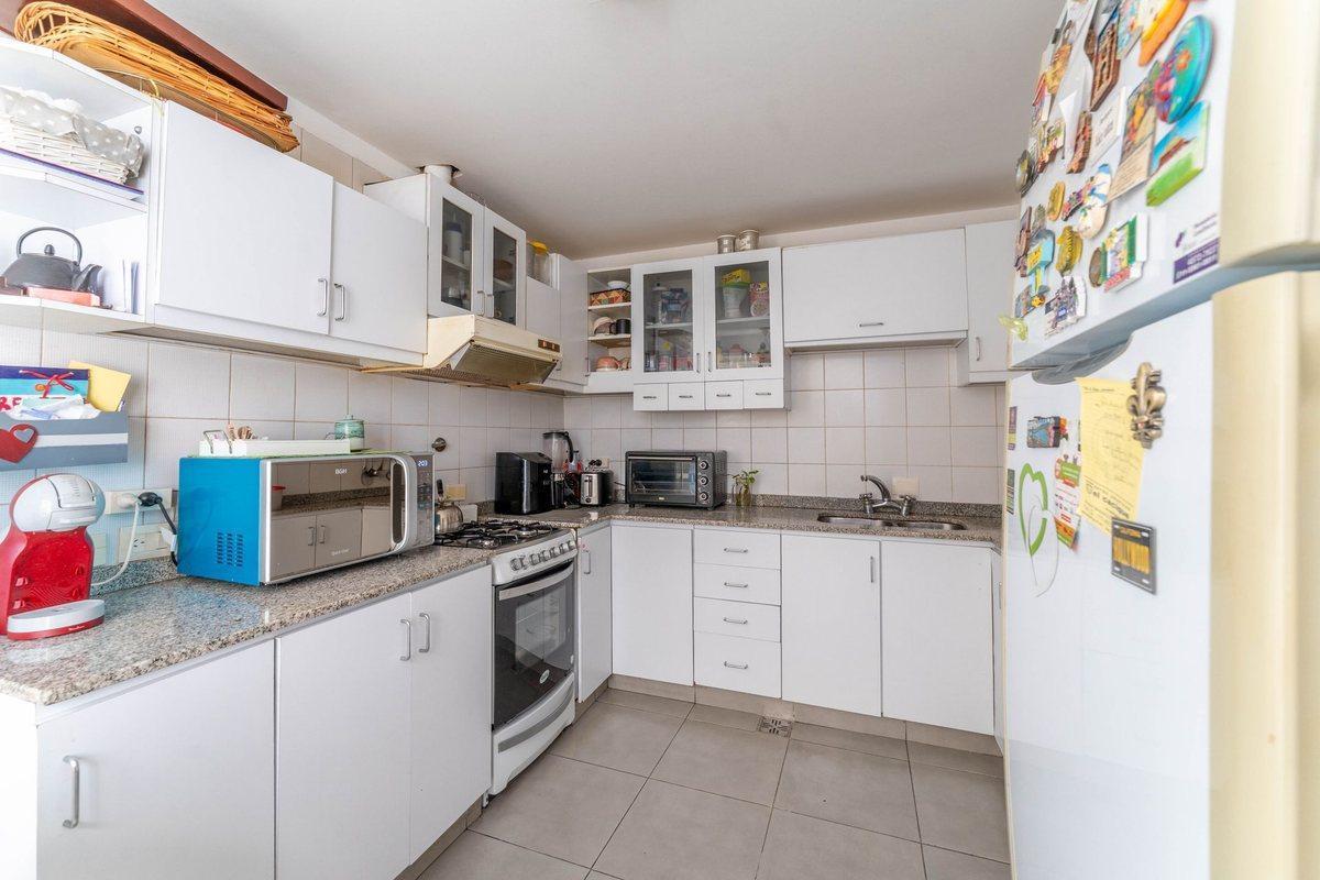 Foto de Venta Casa de 7 amb. con doble cochera y patio, imagen 3