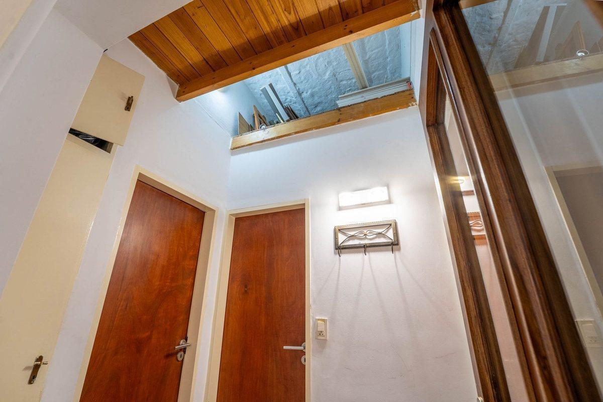 Foto de Venta Casa de 7 amb. con doble cochera y patio, imagen 4