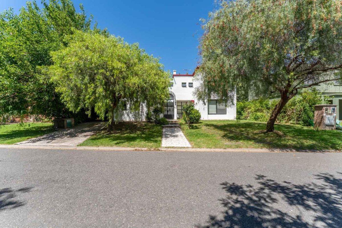 Foto de VENTA . CASA - 5 AMB. B°. SANTA CLARA - TIGRE, imagen 3
