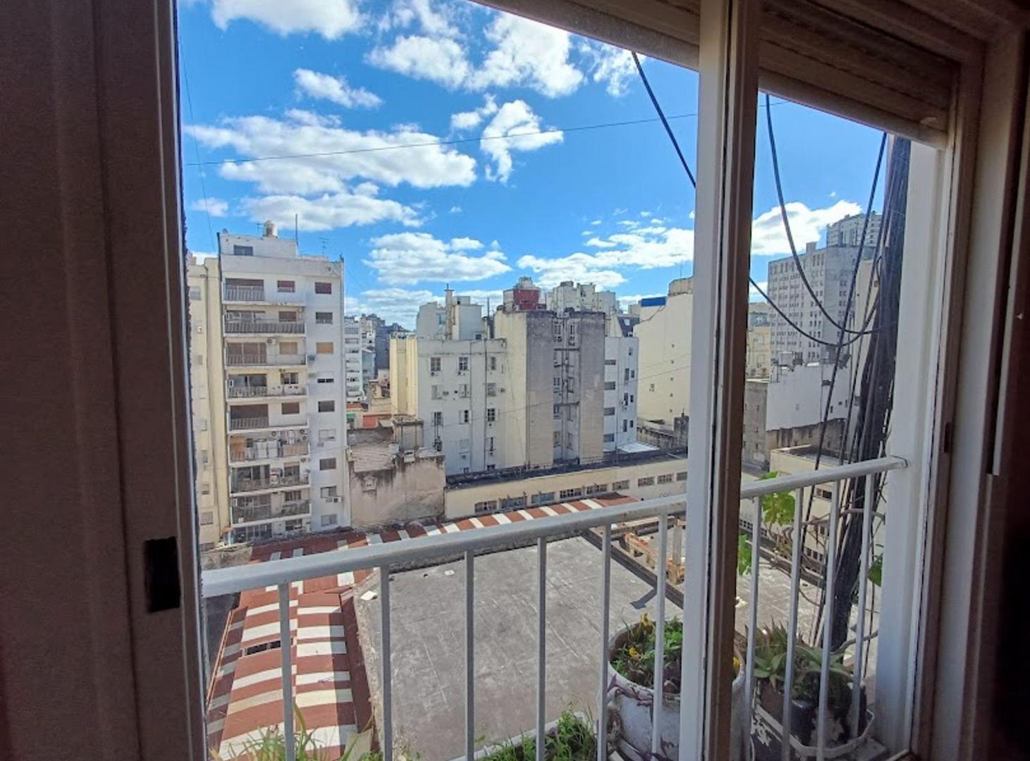 Foto de VENTA Amplio Depto 2 Amb Bajas Expe - Barrio Norte, imagen 3