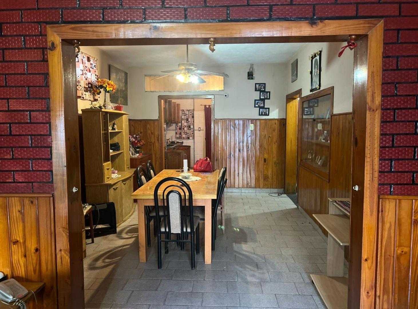 Foto de VENTA CASA 5 AMB. PATIO Y COCHERA - CASEROS, imagen 3