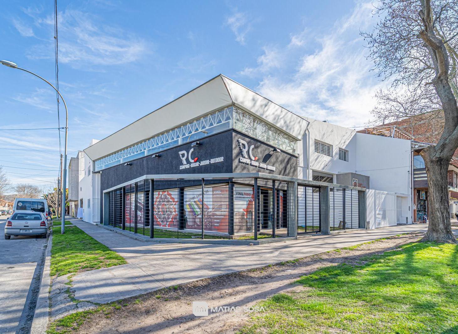 Venta - 2 Galpones - Avenida Libertad