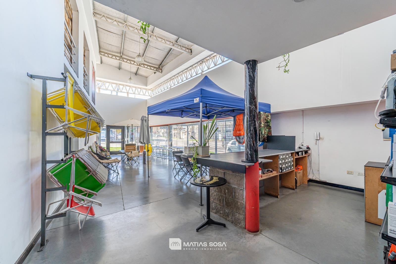 Foto de Venta - Local Comercial y Galpón - Avenida Libertad, imagen 4