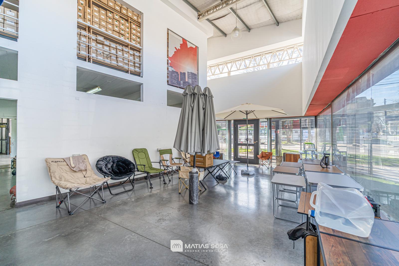 Foto de Venta - Local Comercial y Galpón - Avenida Libertad, imagen 3