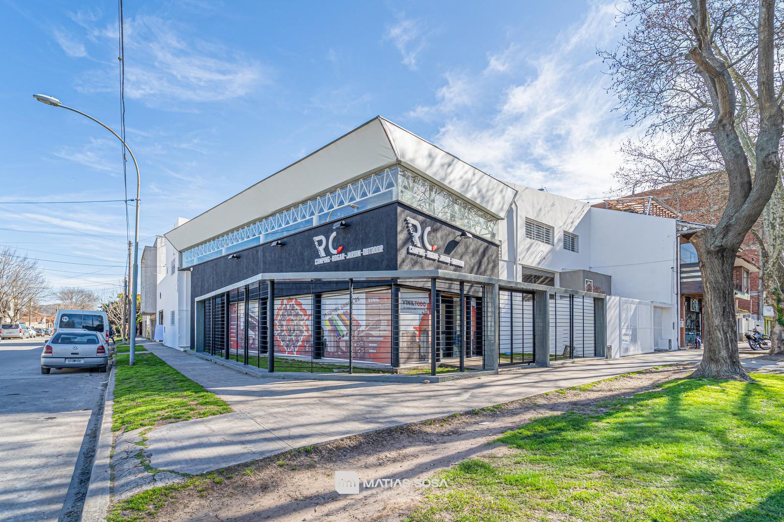 Venta - Local Comercial y Galpón - Avenida Libertad