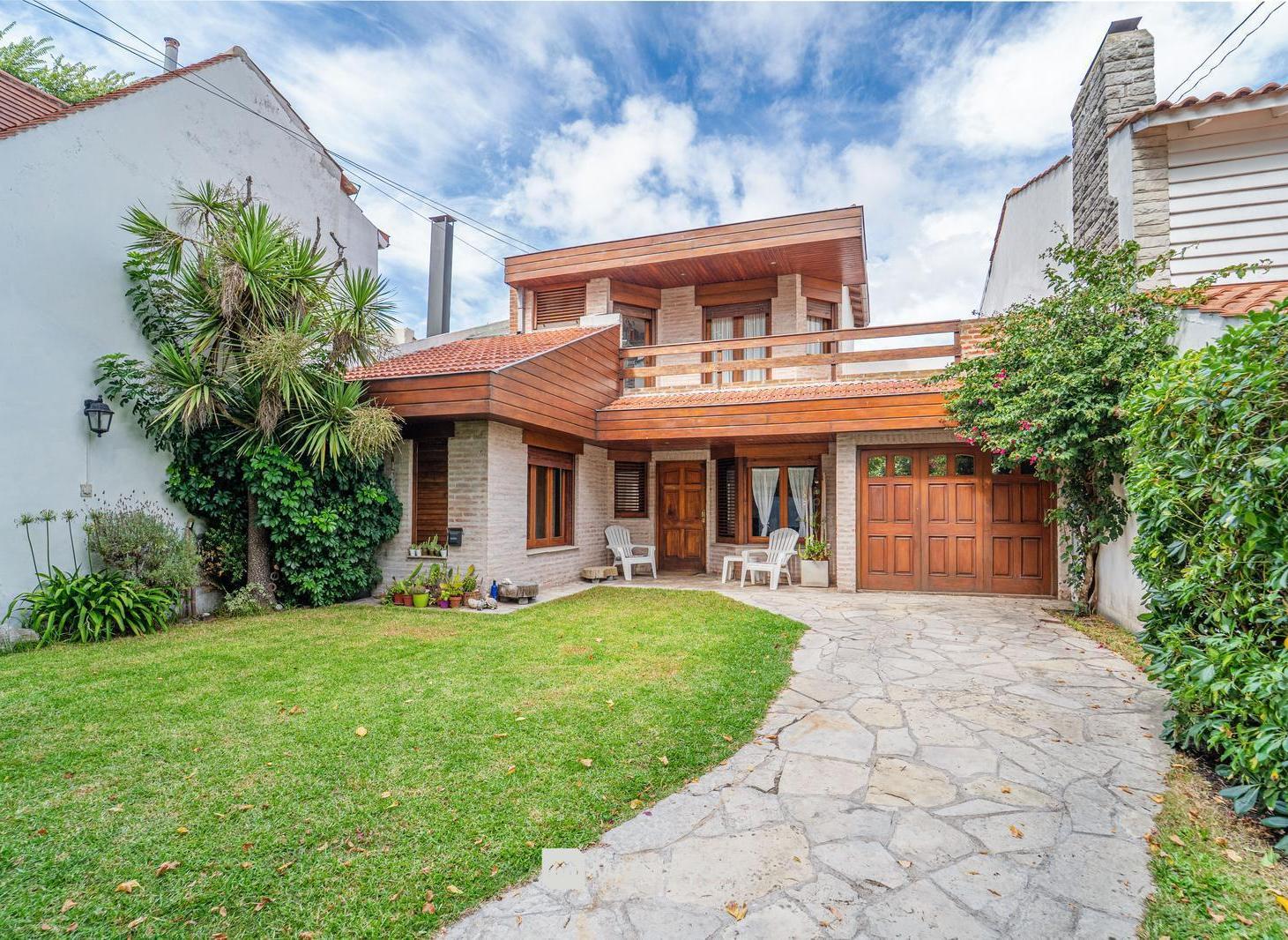 Venta - Casa- 4 amb - Playa Grande