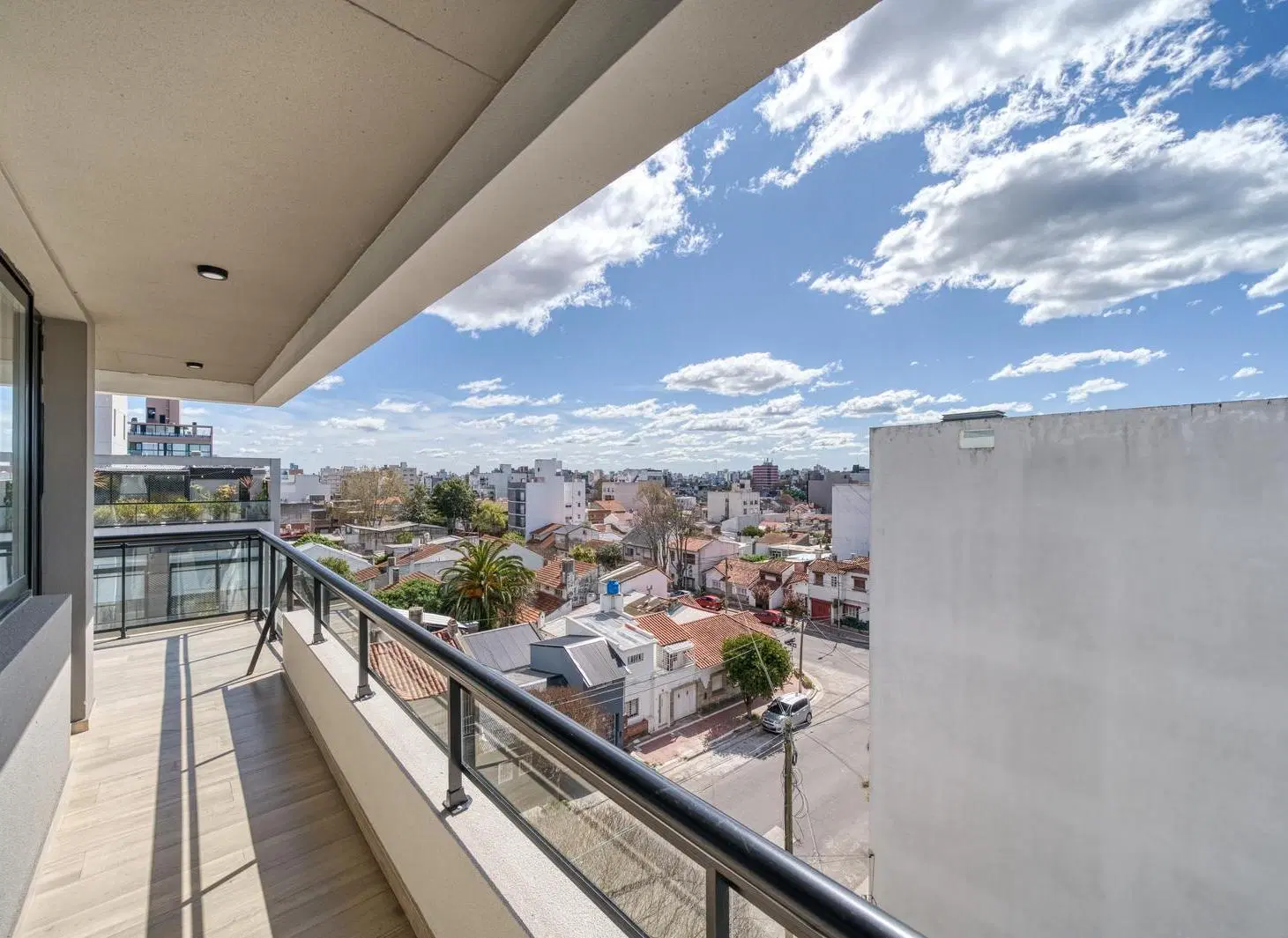 Venta - Departamento - 3 ambientes - Terraza, Cochera y Baulera - Chauvín 2
