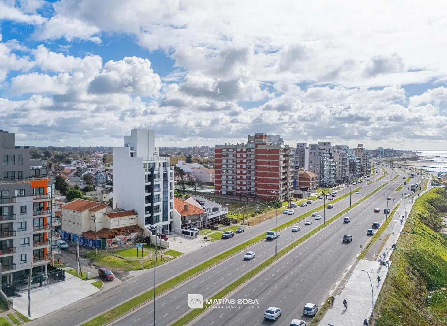 Venta - Departamento Dos Ambientes - Vista al Mar - Cochera fija - Moderno 3