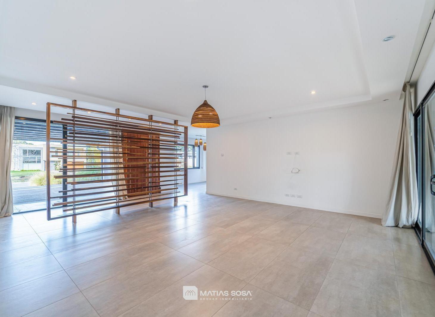Venta - Casa - 4 ambientes con Piscina y Parrilla - Rumencó "Las Lomas"