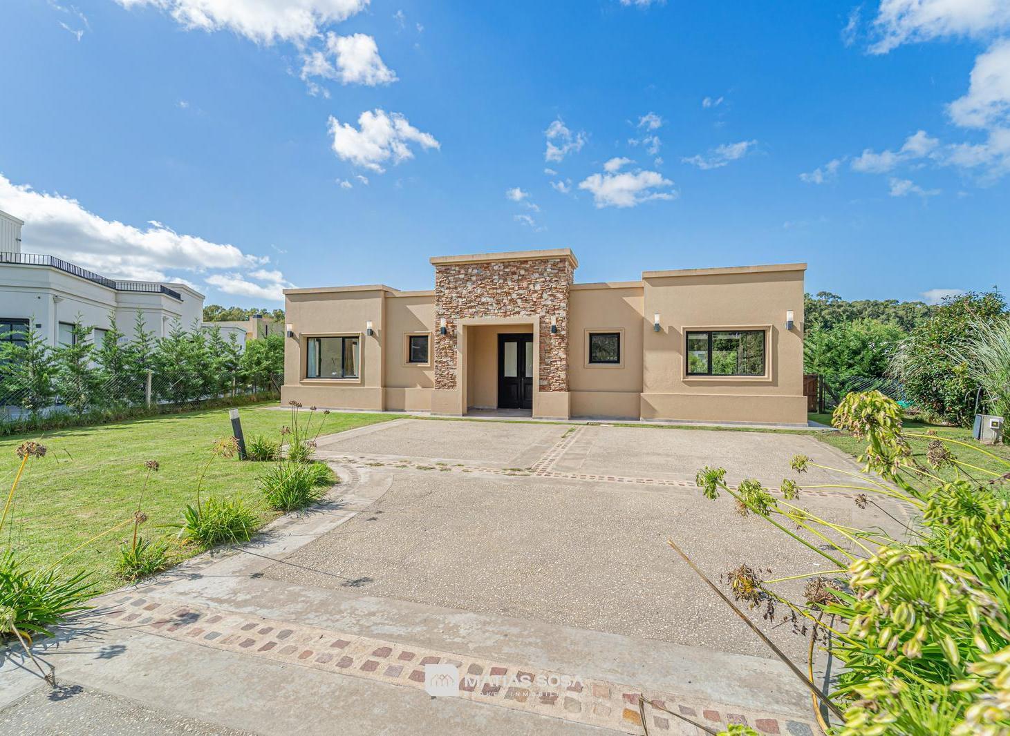 Venta - Casa - 4 ambientes con Piscina y Parrilla - Rumencó "Las Lomas"