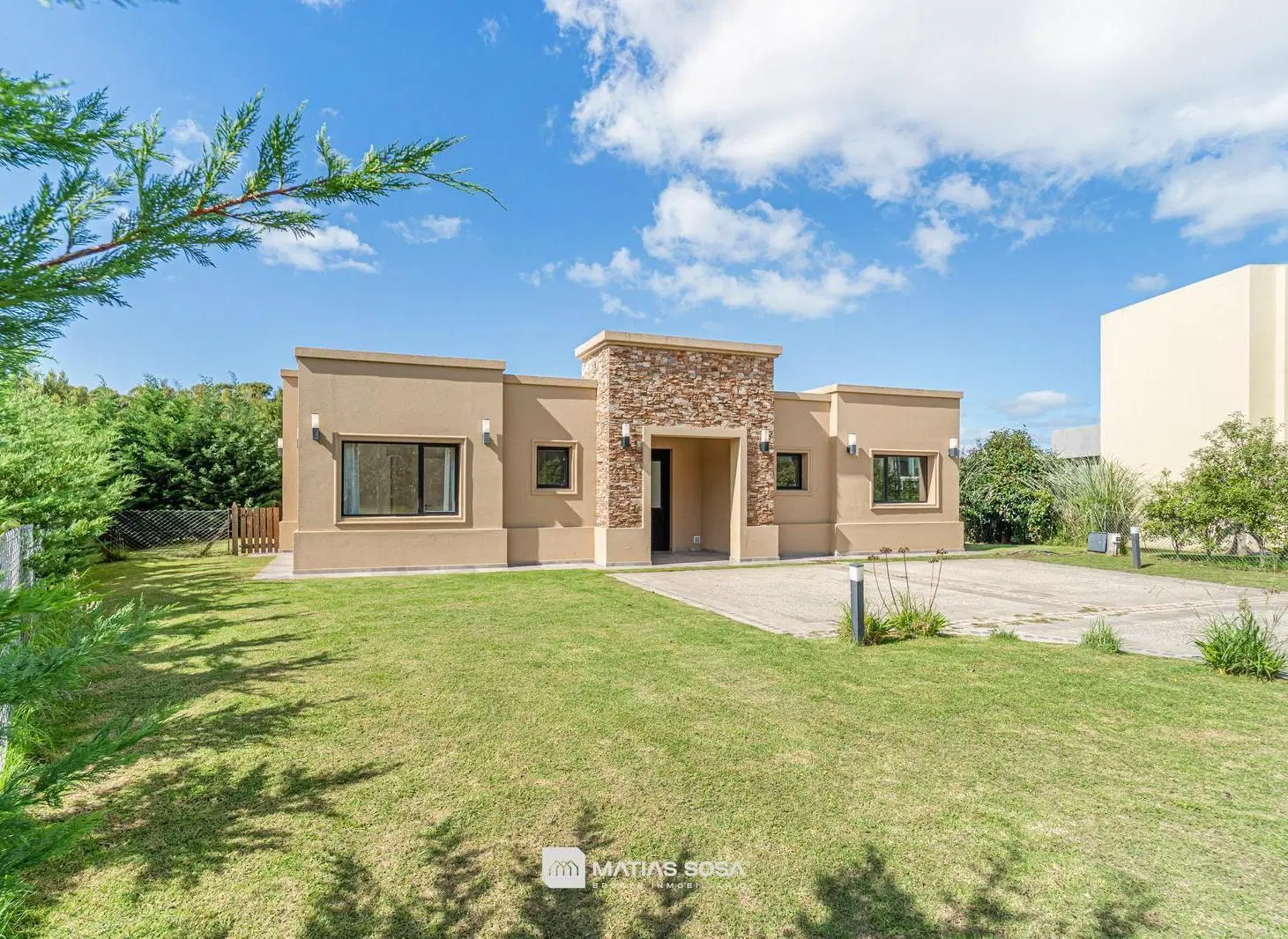 Venta - Casa - 4 ambientes con Piscina y Parrilla - Rumencó "Las Lomas" 3