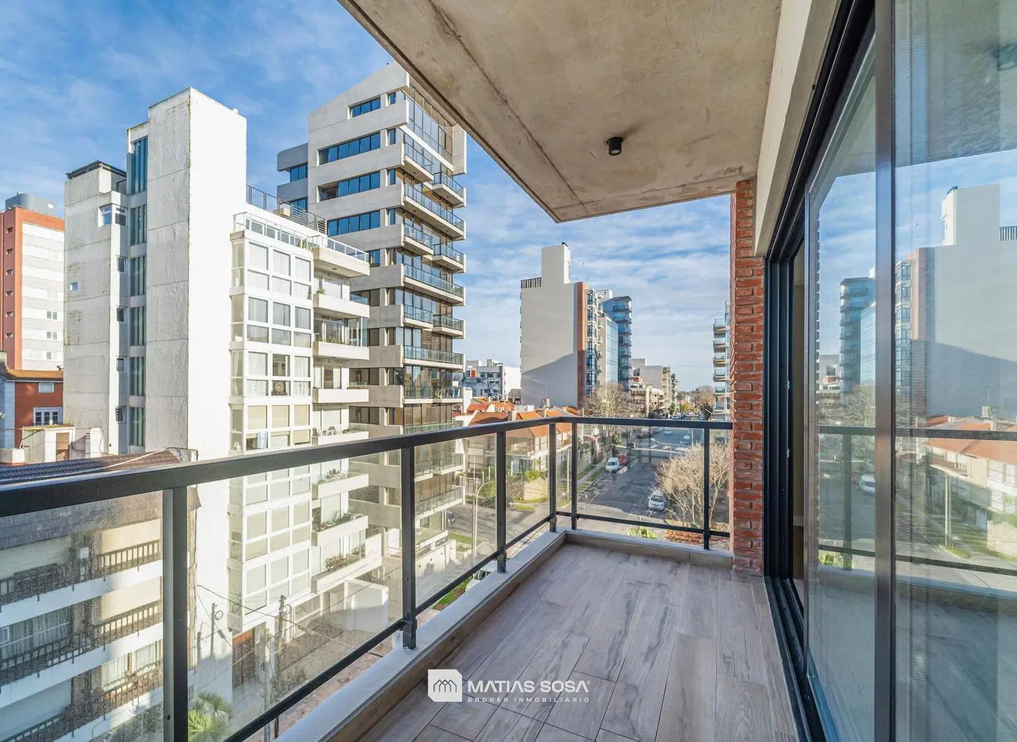 Venta - Departamento de 3 ambientes - Piso Completo - Cochera y Baulera - Estrenar - Playa Grande 5