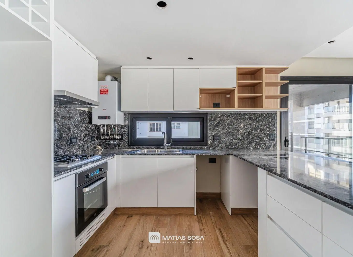 Venta - Departamento de 3 ambientes - Piso Completo - Cochera y Baulera - Estrenar - Playa Grande 4