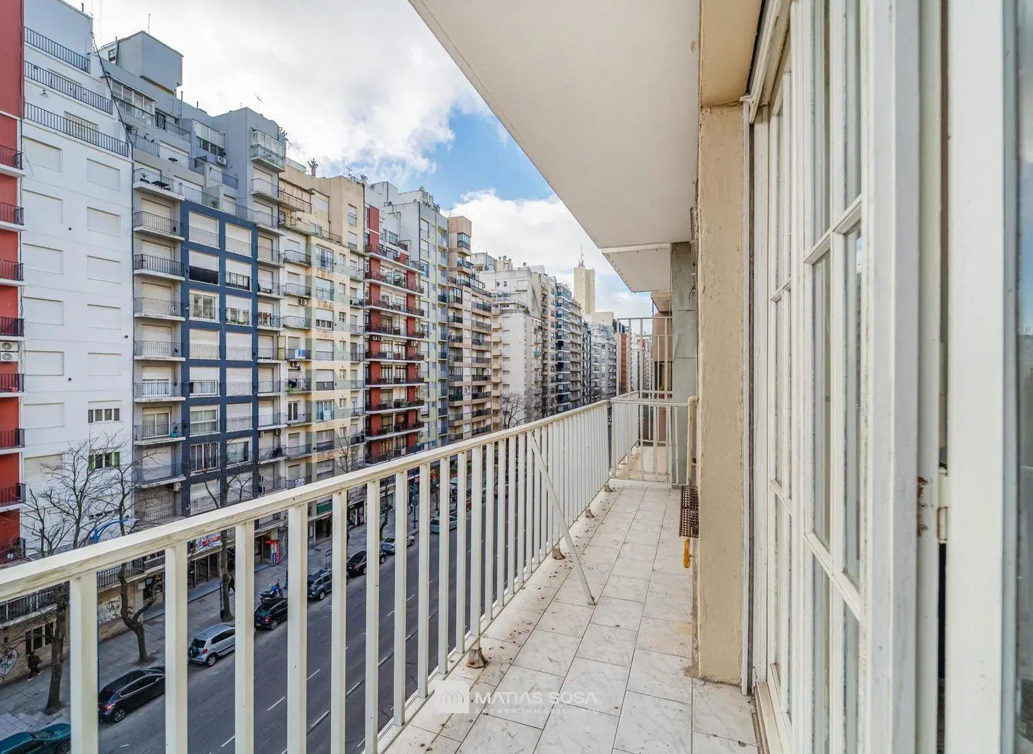 Venta - Departamento - 3 ambientes - al frente - con balcón - vista a Plaza Colon 4