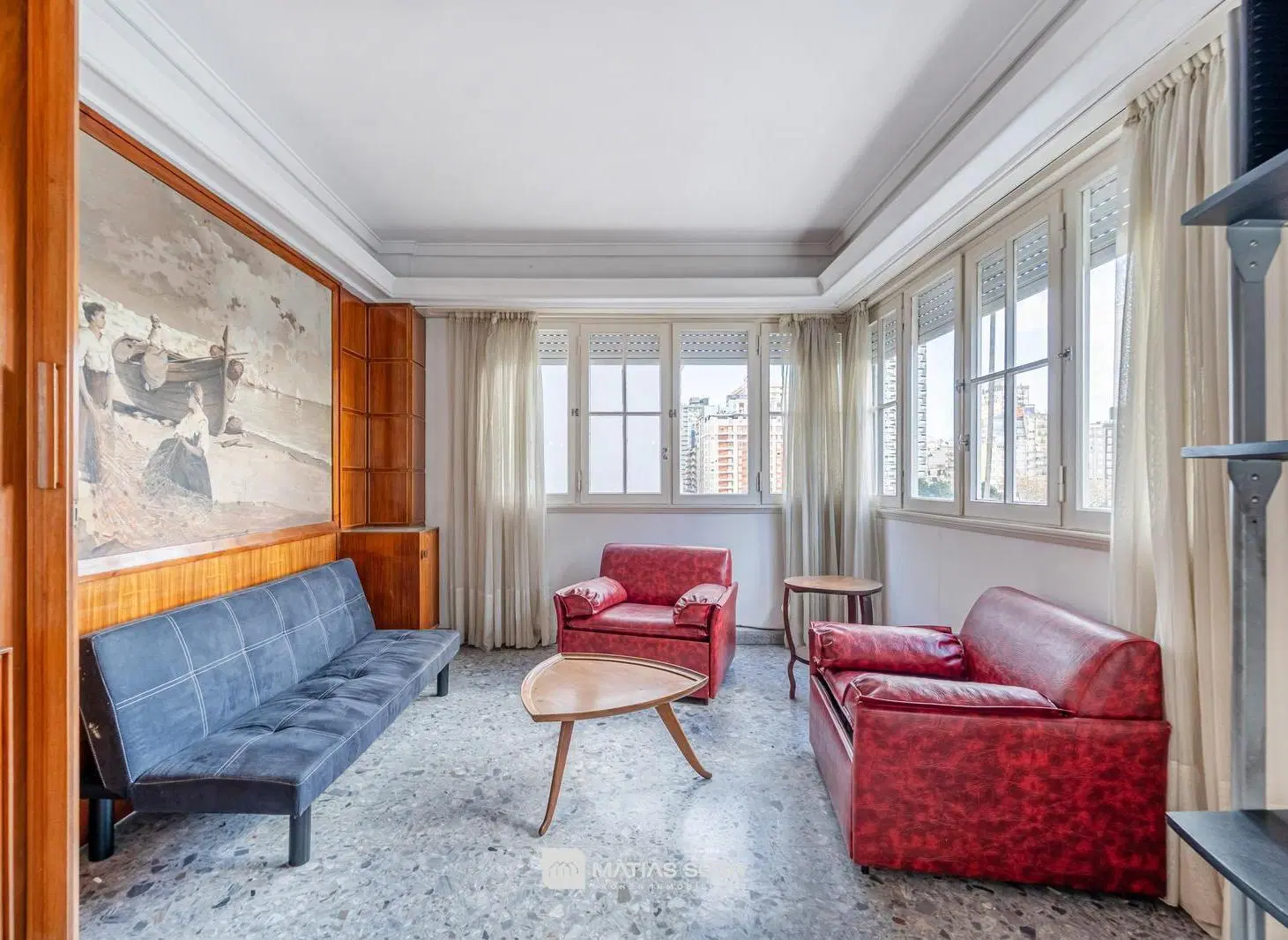 Venta - Departamento - 3 ambientes - al frente - con balcón - vista a Plaza Colon 2