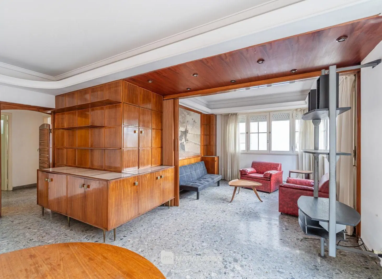 Venta - Departamento - 3 ambientes - al frente - con balcón - vista a Plaza Colon 3