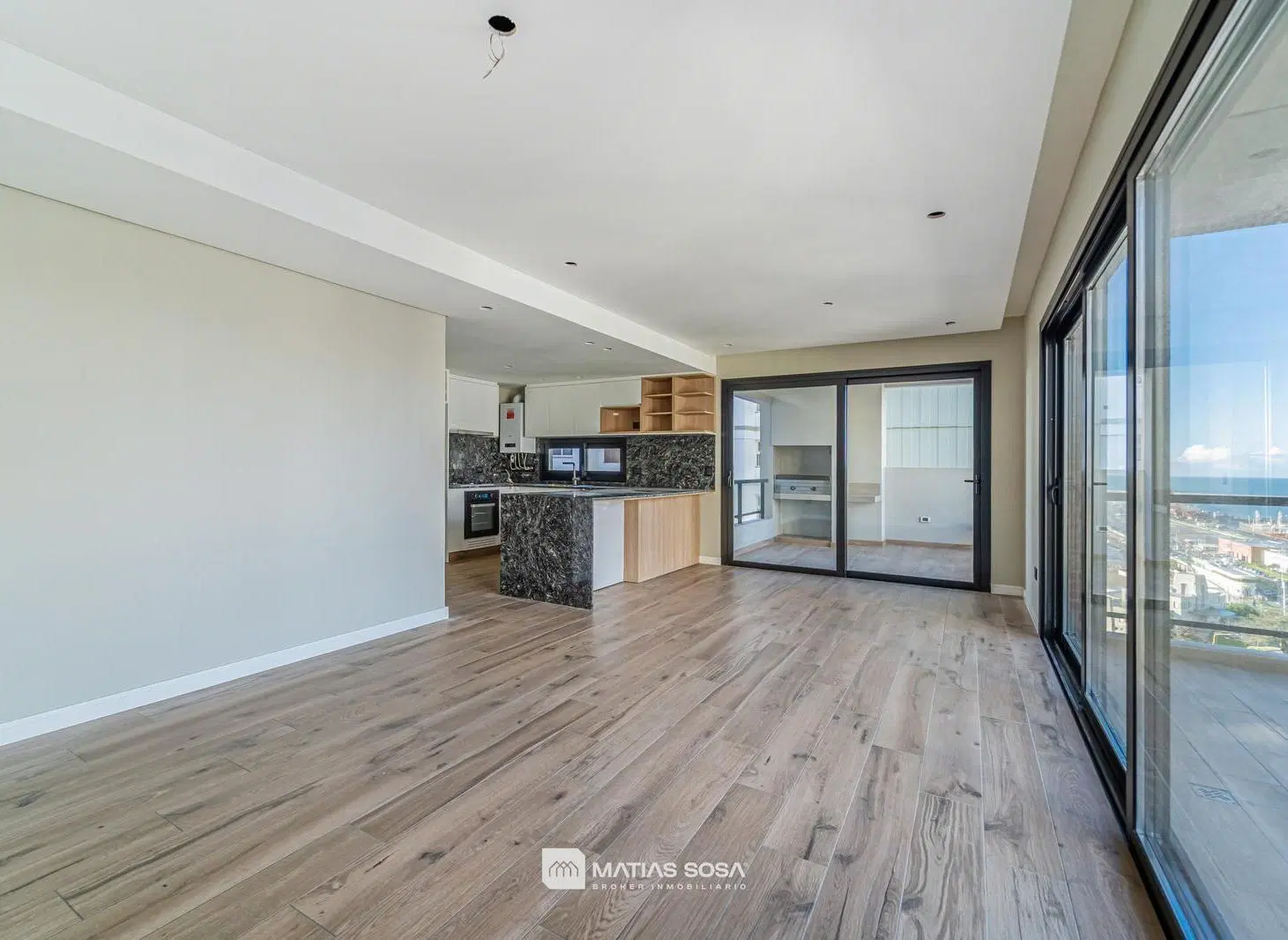 Venta - Departamento de 3 ambientes - Piso Completo - Cochera y Baulera - Estrenar - Playa Grande 4